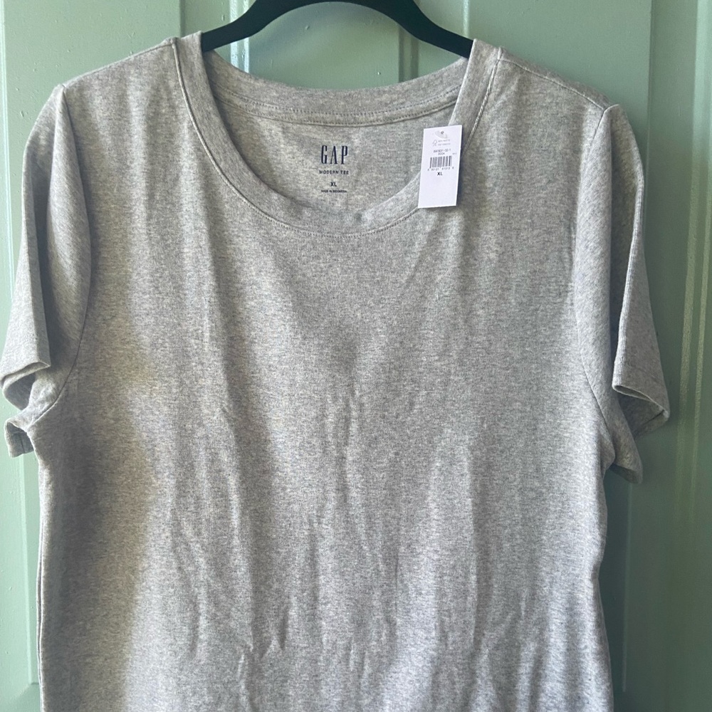 GAP Heather Gray Modern Tee Hits at Waist with Spandex